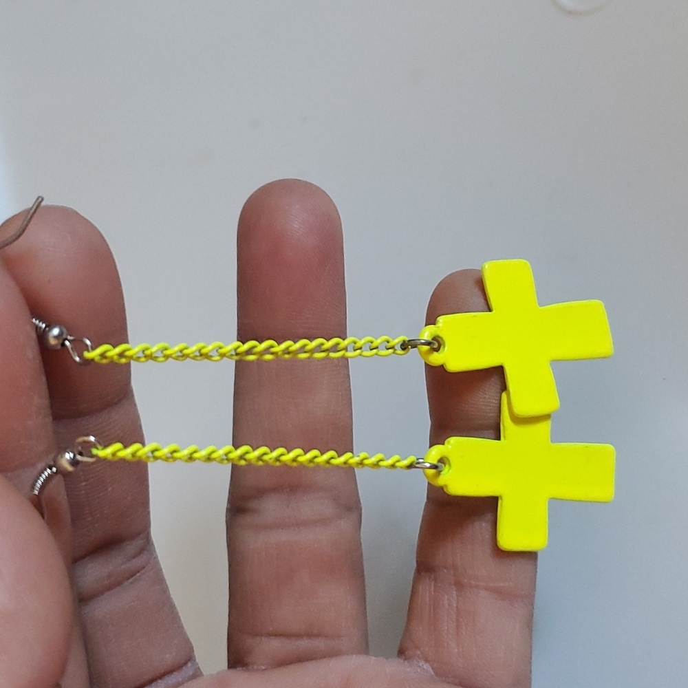 T HAND-MADE CROSS ✝️ EARRINGS.